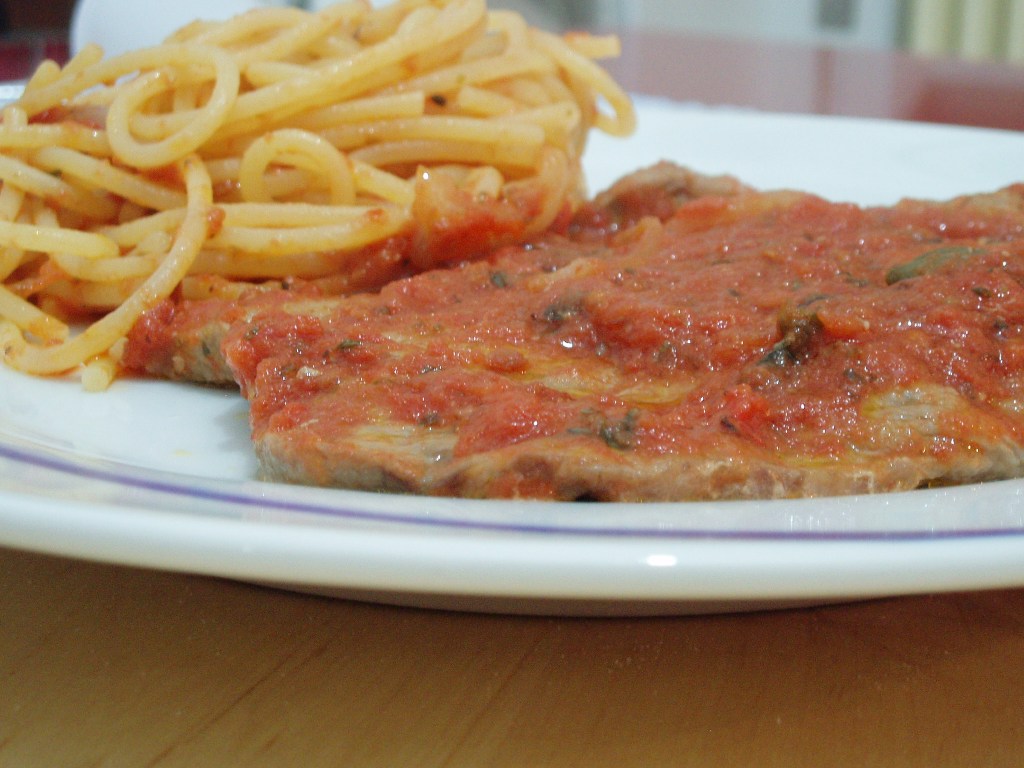 Carne (e pasta) alla pizzaiola.&nbsp;Yhum!