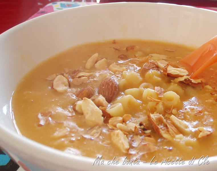 Crema di lenticchie rosse e&nbsp;mandorle