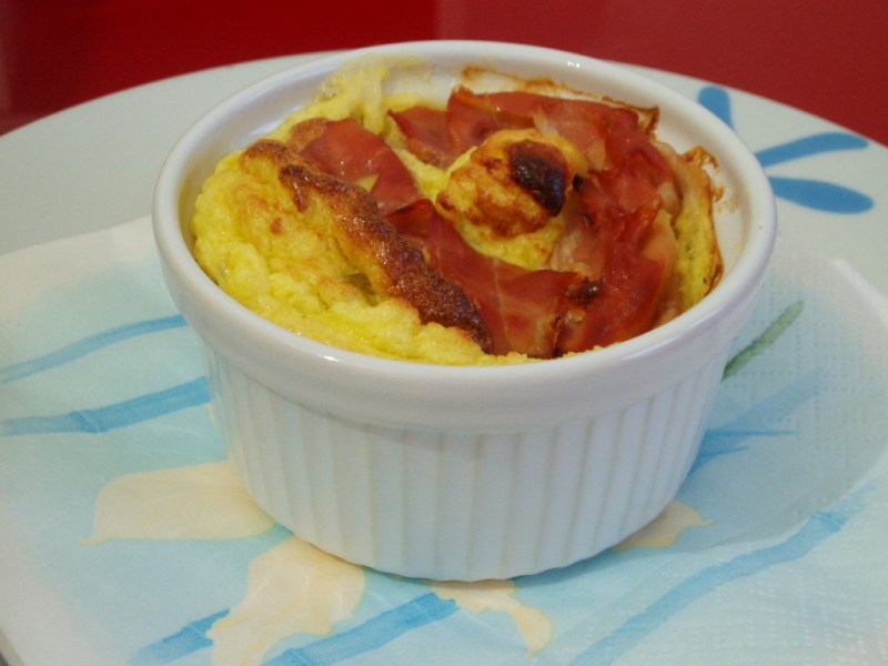 Sformatini alla ricotta con piselli e prosciutto&nbsp;crudo