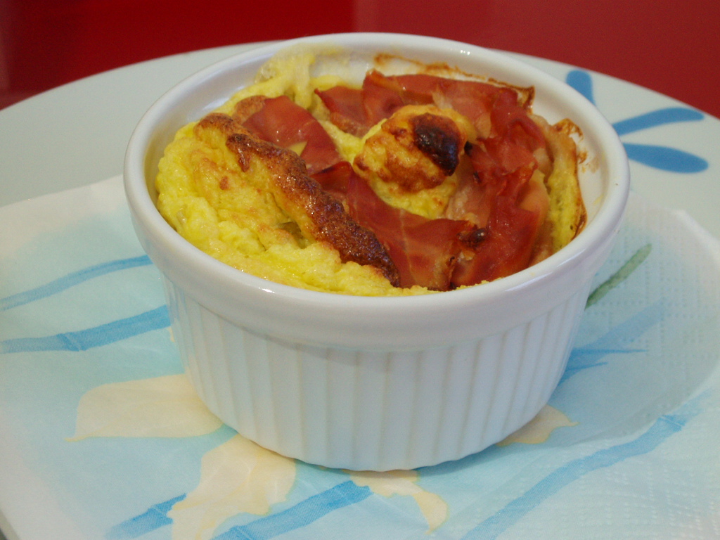 Sformatini alla ricotta con piselli e prosciutto&nbsp;crudo