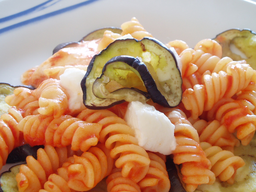 Pasta con melanzane e&nbsp;mozzarella