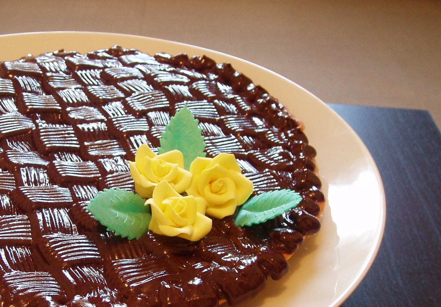 Crostata cioccolato e arancia con decorazione a canestro