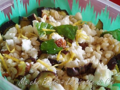 Insalata di grano, feta e melanzane&nbsp;grigliate