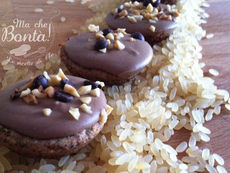 Biscotti saraceni con cremino alla nocciola (Buckwheat cookies with hazelnut chocolate&nbsp;cream)