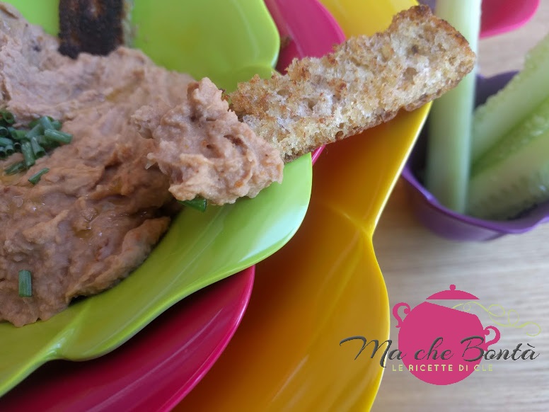 hummus-ai-cannellini-e-pomodori-secchi