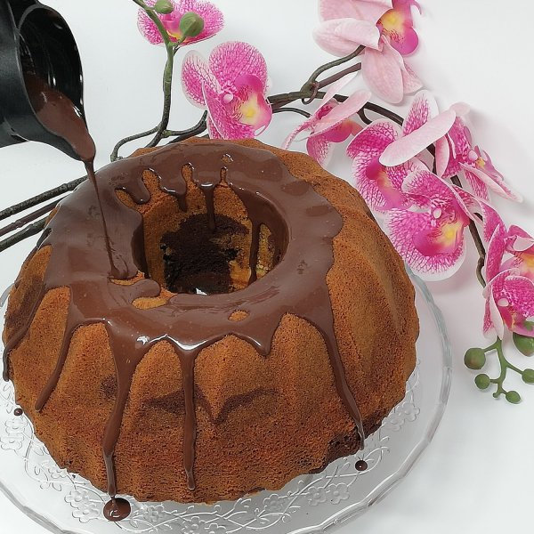 ciambella-panna-e-cioccolato-glassata