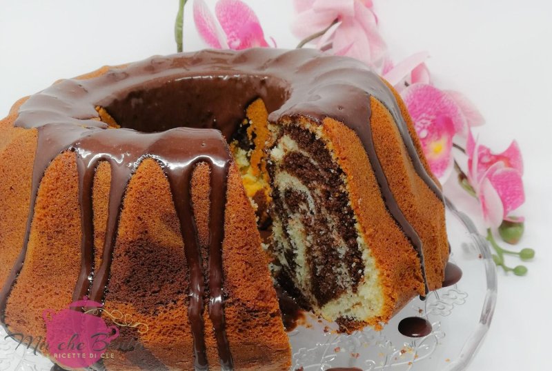 ciambella-panna-e-cioccolato-glassata