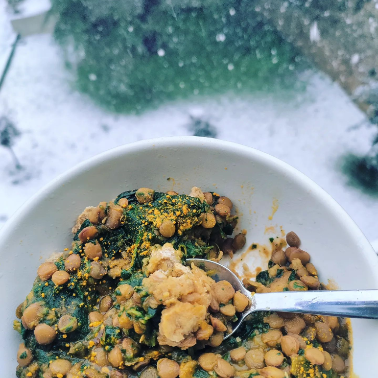 Zuppa di lenticchie con spinaci e&nbsp;curcuma